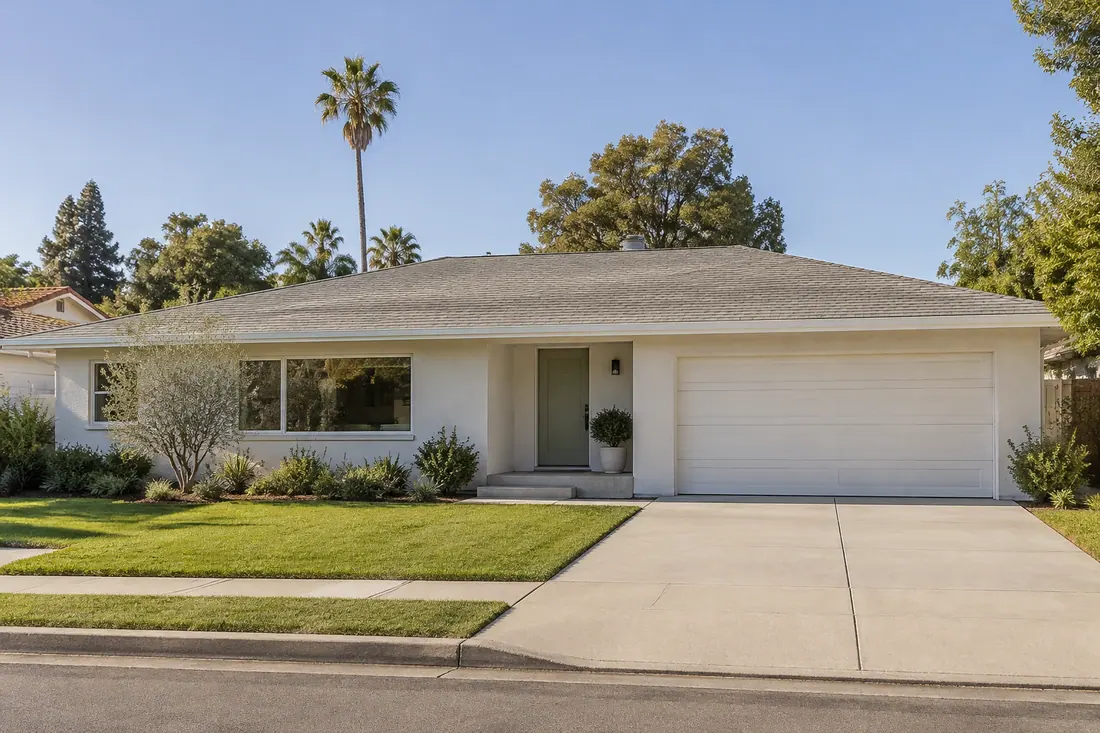 Ranch house in Los Angeles with a new architectural asphalt shingle roof